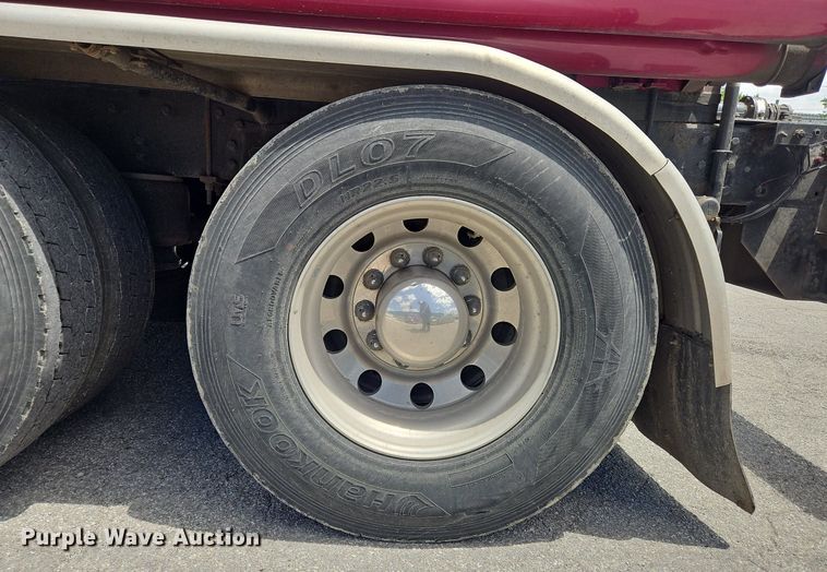 image for item OK9953 2007 Peterbilt  378 tank truck