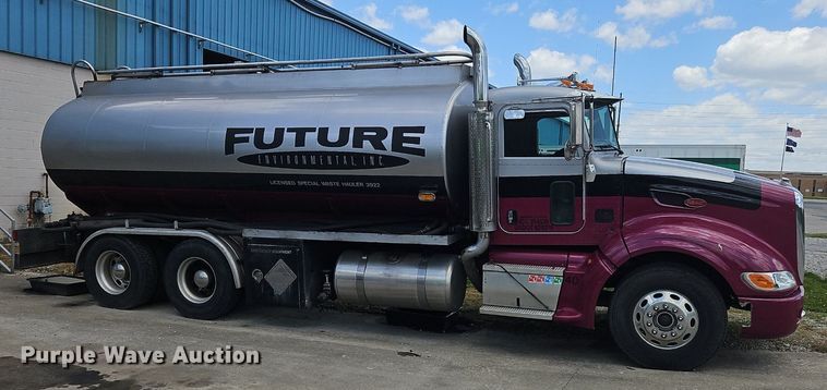 image for item OK9954 2007 Peterbilt  386 tank truck