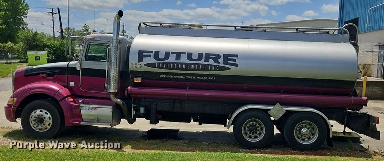 image for item OK9954 2007 Peterbilt  386 tank truck