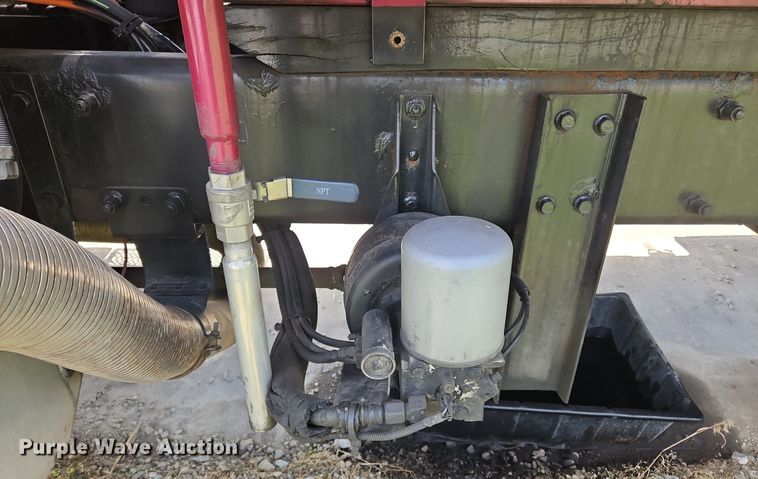 image for item OK9954 2007 Peterbilt  386 tank truck