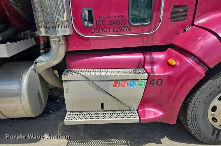 image for item OK9954 2007 Peterbilt  386 tank truck