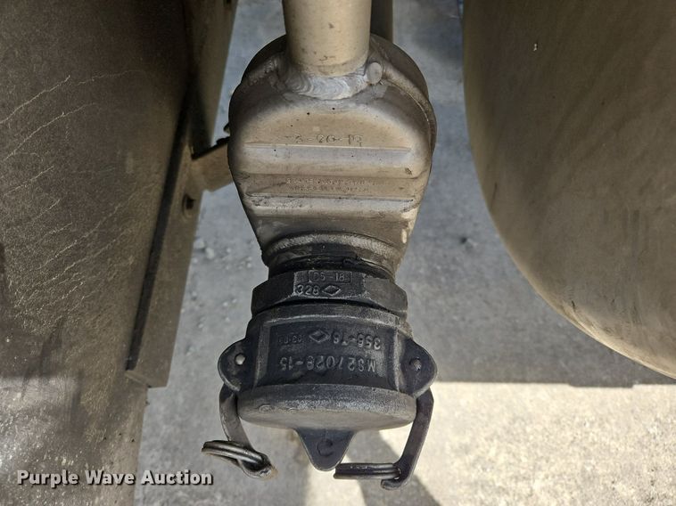 image for item OK9954 2007 Peterbilt  386 tank truck