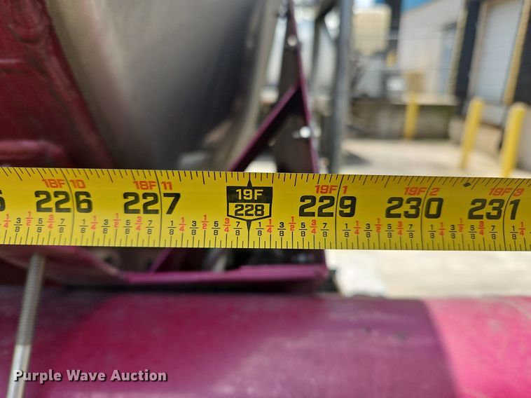 image for item OK9954 2007 Peterbilt  386 tank truck