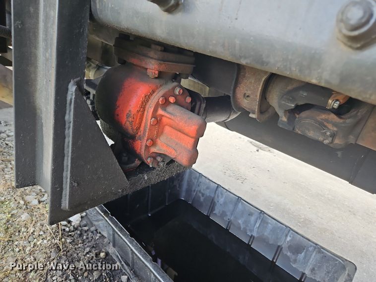 image for item OK9954 2007 Peterbilt  386 tank truck