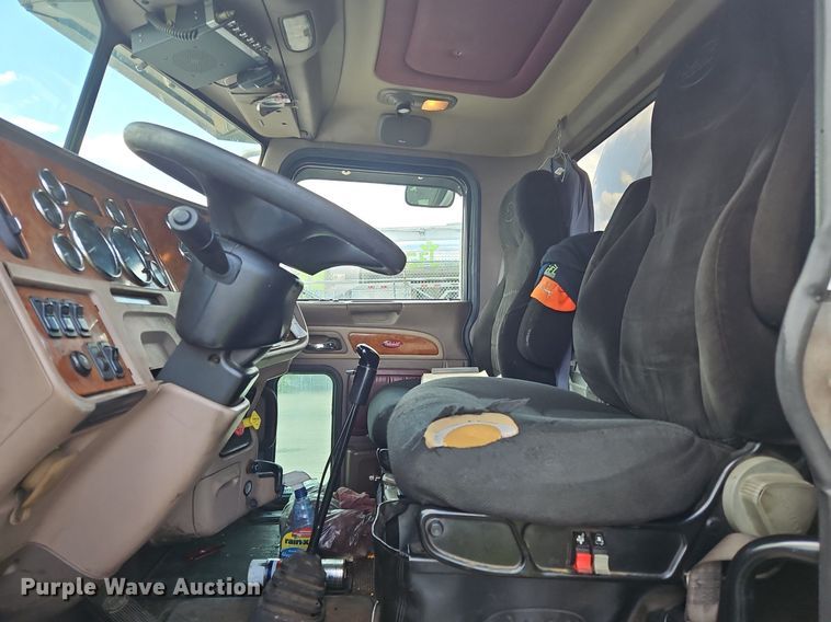 image for item OK9954 2007 Peterbilt  386 tank truck