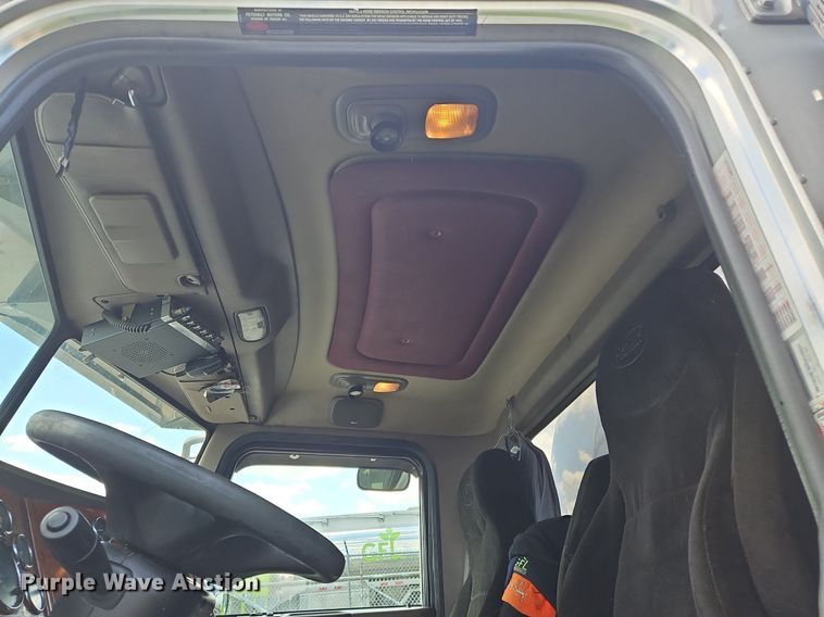 image for item OK9954 2007 Peterbilt  386 tank truck