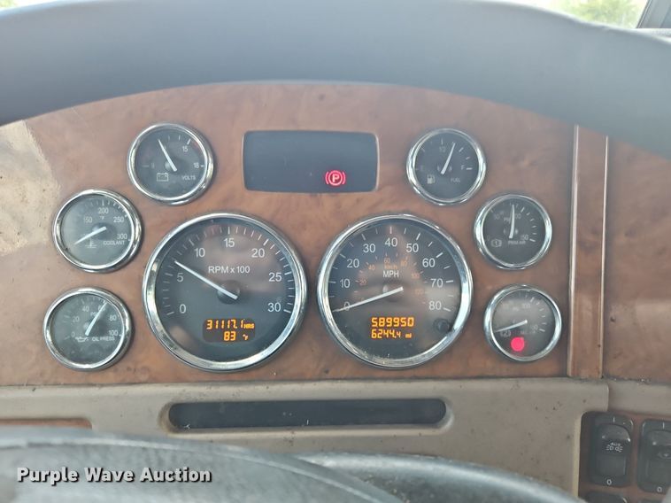 image for item OK9954 2007 Peterbilt  386 tank truck