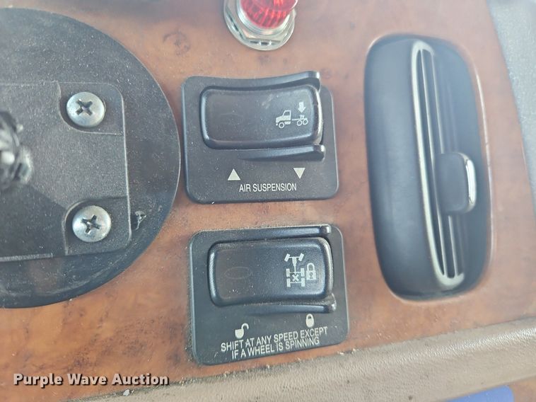 image for item OK9954 2007 Peterbilt  386 tank truck