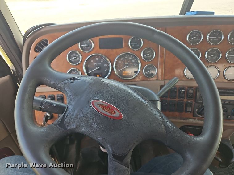 image for item OK9954 2007 Peterbilt  386 tank truck