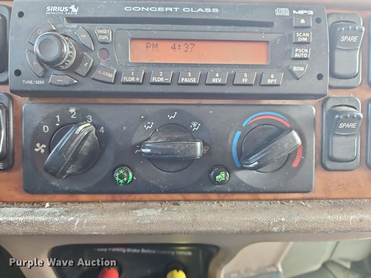 image for item OK9954 2007 Peterbilt  386 tank truck