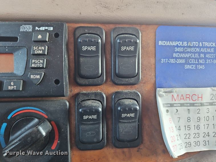 image for item OK9954 2007 Peterbilt  386 tank truck