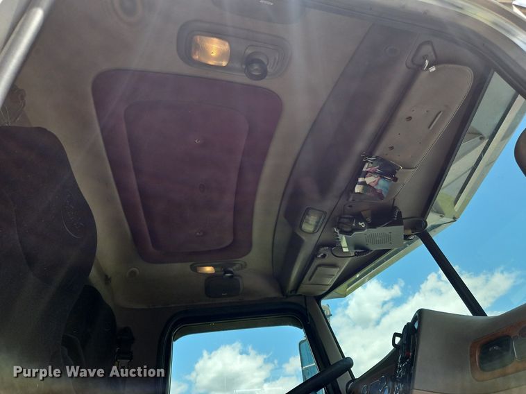 image for item OK9954 2007 Peterbilt  386 tank truck