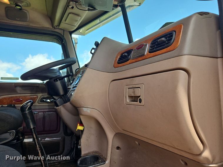 image for item OK9954 2007 Peterbilt  386 tank truck