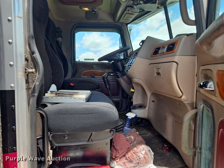 image for item OK9954 2007 Peterbilt  386 tank truck