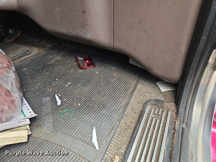 image for item OK9954 2007 Peterbilt  386 tank truck