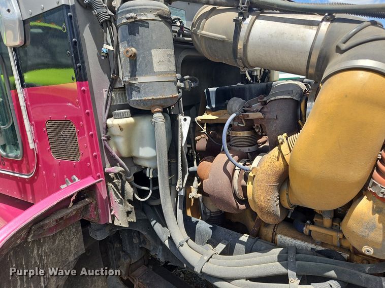 image for item OK9954 2007 Peterbilt  386 tank truck