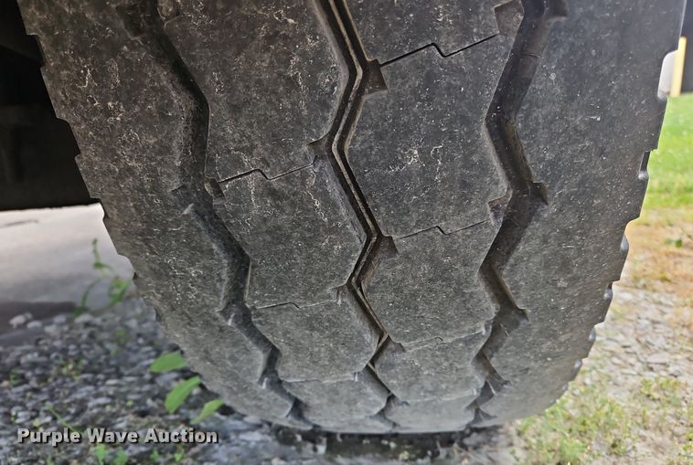 image for item OK9954 2007 Peterbilt  386 tank truck