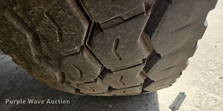 image for item OK9954 2007 Peterbilt  386 tank truck