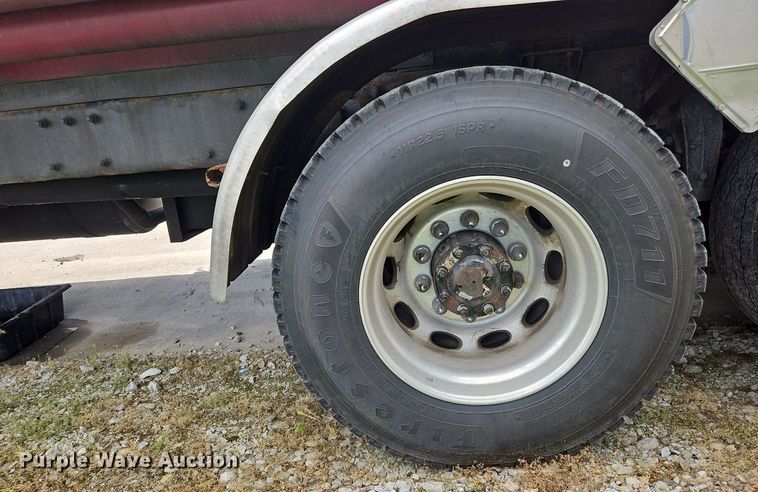 image for item OK9954 2007 Peterbilt  386 tank truck