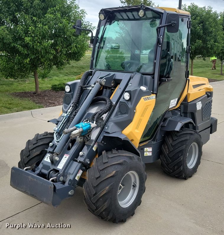 image for item DG0648 2019 Vermeer ATX850 compact wheel loader