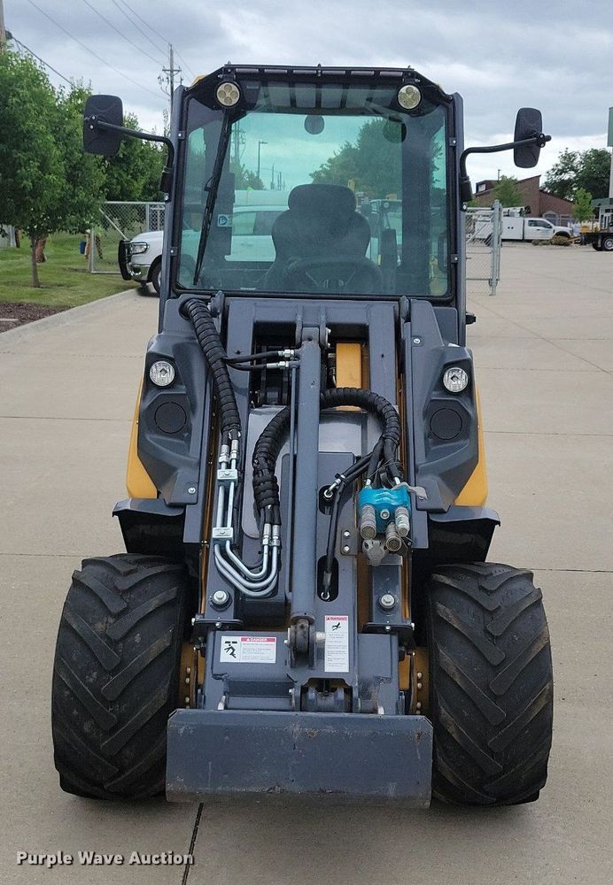 image for item DG0648 2019 Vermeer ATX850 compact wheel loader