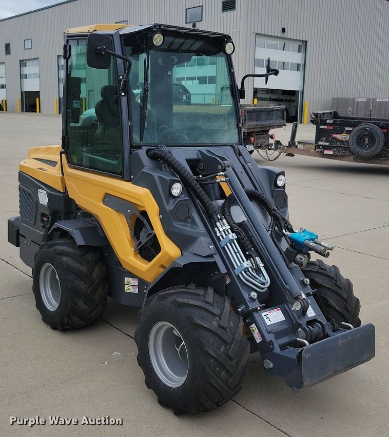 image for item DG0648 2019 Vermeer ATX850 compact wheel loader