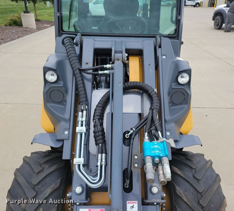 image for item DG0648 2019 Vermeer ATX850 compact wheel loader