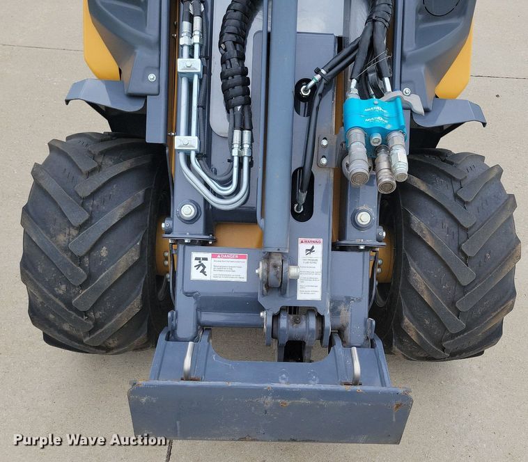 image for item DG0648 2019 Vermeer ATX850 compact wheel loader