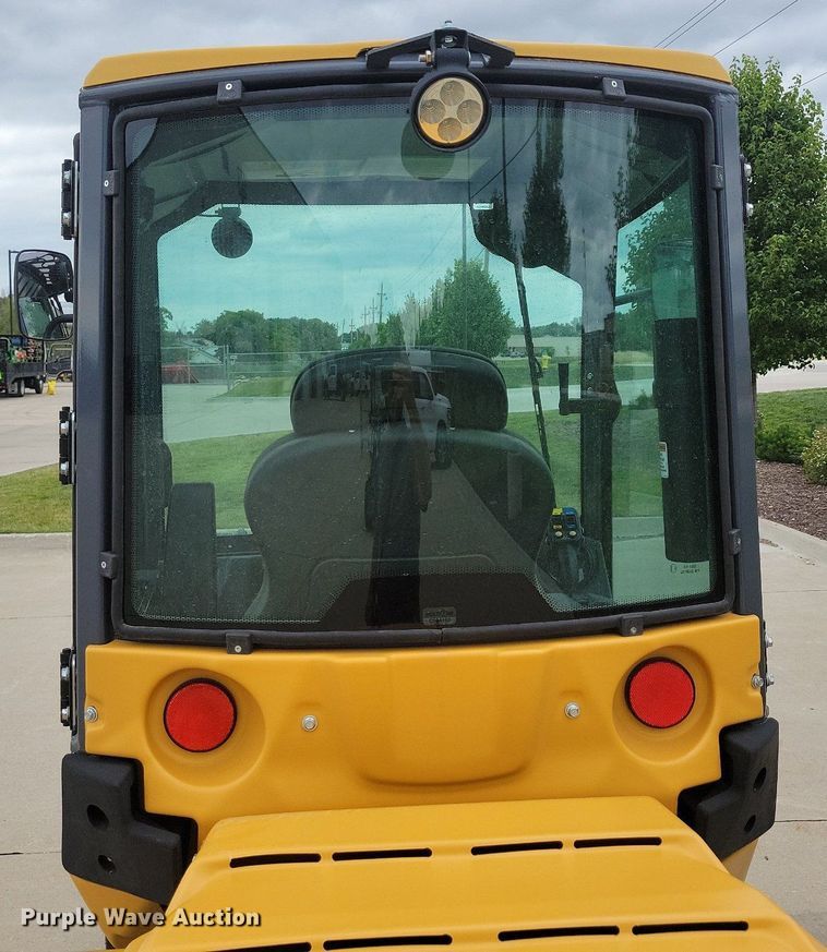 image for item DG0648 2019 Vermeer ATX850 compact wheel loader