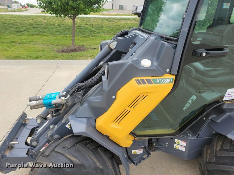 image for item DG0648 2019 Vermeer ATX850 compact wheel loader