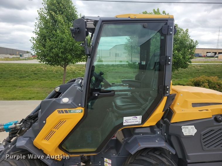 image for item DG0648 2019 Vermeer ATX850 compact wheel loader