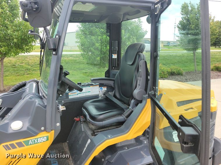 image for item DG0648 2019 Vermeer ATX850 compact wheel loader