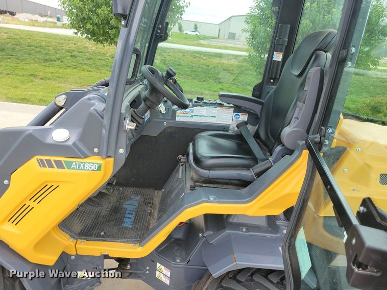 image for item DG0648 2019 Vermeer ATX850 compact wheel loader