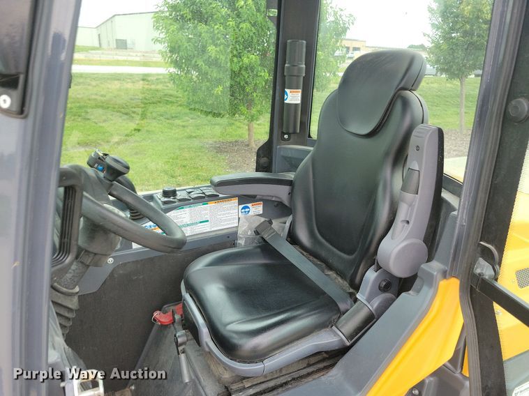 image for item DG0648 2019 Vermeer ATX850 compact wheel loader