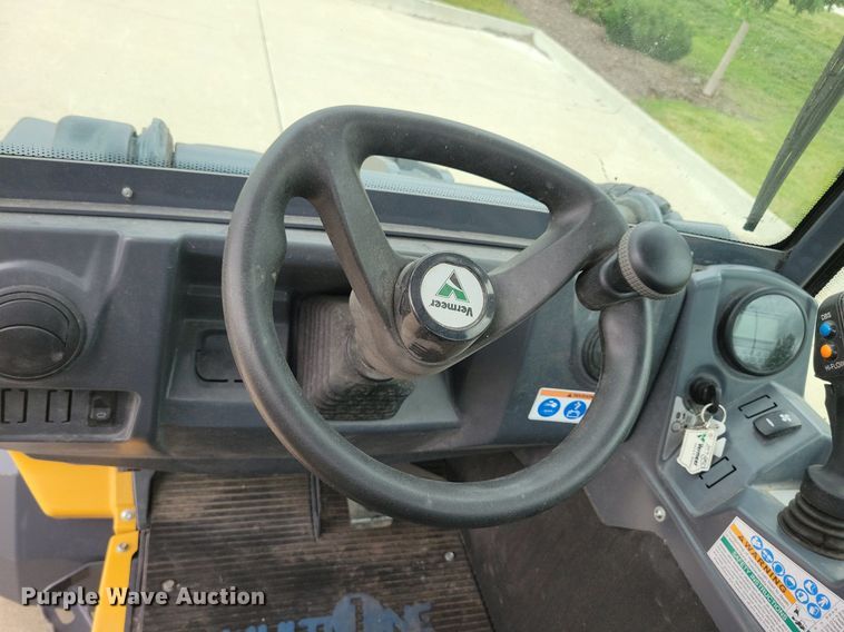 image for item DG0648 2019 Vermeer ATX850 compact wheel loader