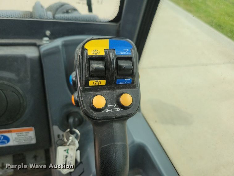 image for item DG0648 2019 Vermeer ATX850 compact wheel loader