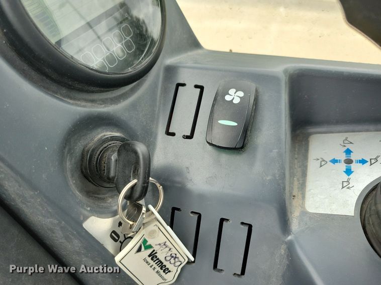 image for item DG0648 2019 Vermeer ATX850 compact wheel loader