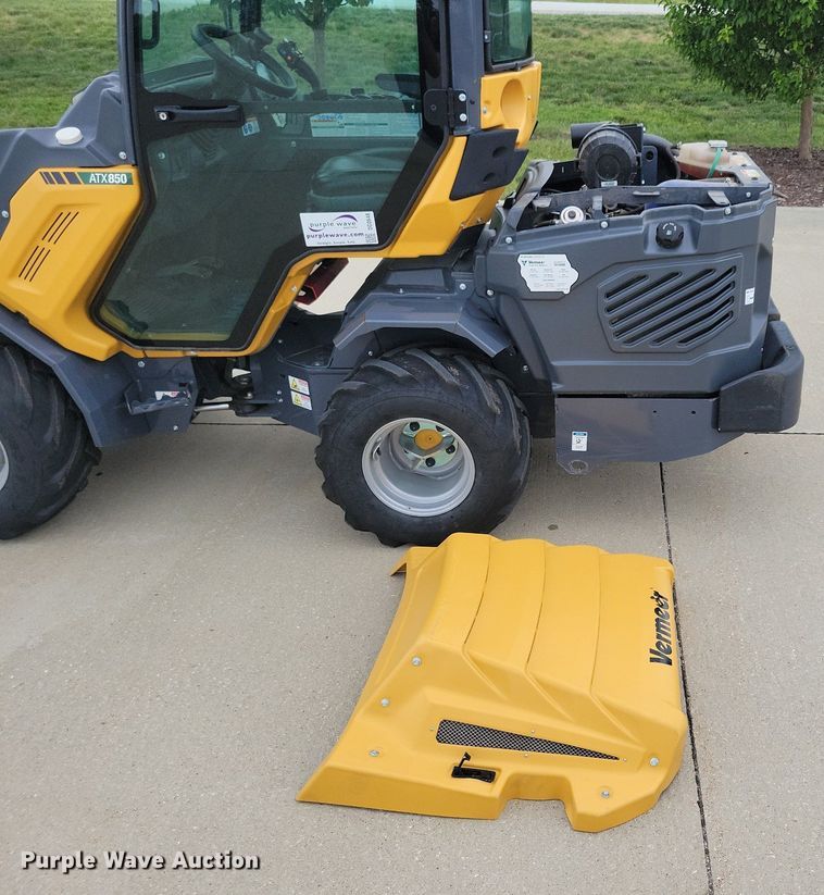 image for item DG0648 2019 Vermeer ATX850 compact wheel loader