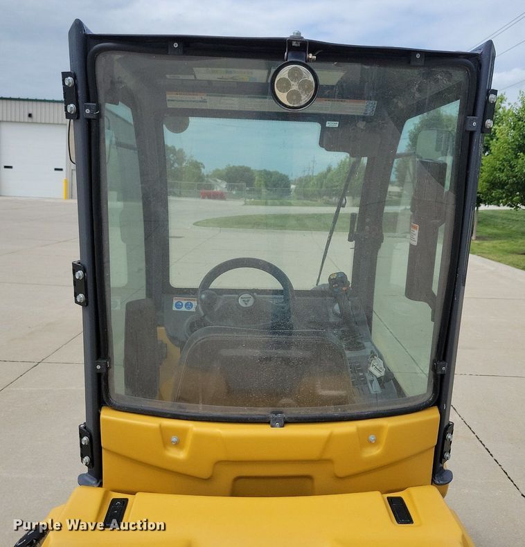 image for item DG0649 2019 Vermeer ATX530 compact wheel loader