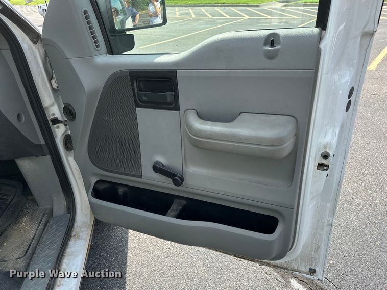 image for item DJ6241 2008 Ford F150 XL pickup truck