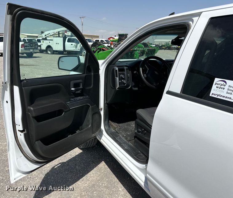 image for item DK6653 2017 Chevrolet Silverado 1500 LT Crew Cab pickup truck