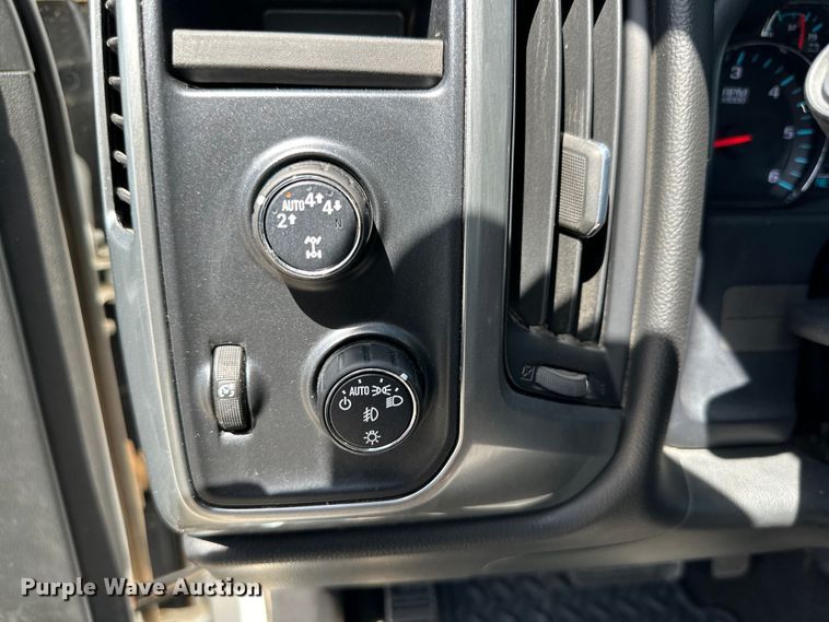 image for item DK6653 2017 Chevrolet Silverado 1500 LT Crew Cab pickup truck