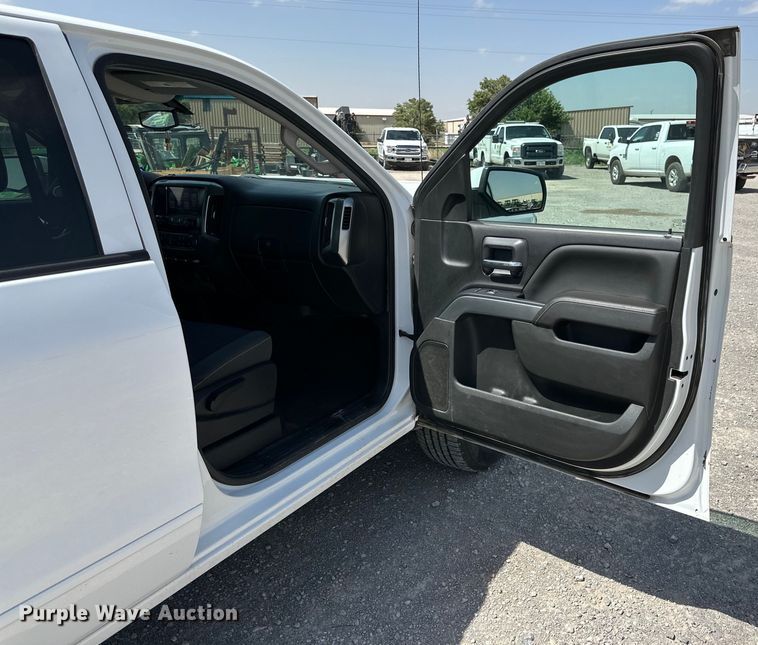 image for item DK6653 2017 Chevrolet Silverado 1500 LT Crew Cab pickup truck