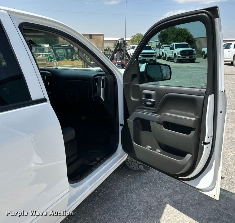 image for item DK6657 2017 Chevrolet Silverado 1500 LT Crew Cab pickup truck