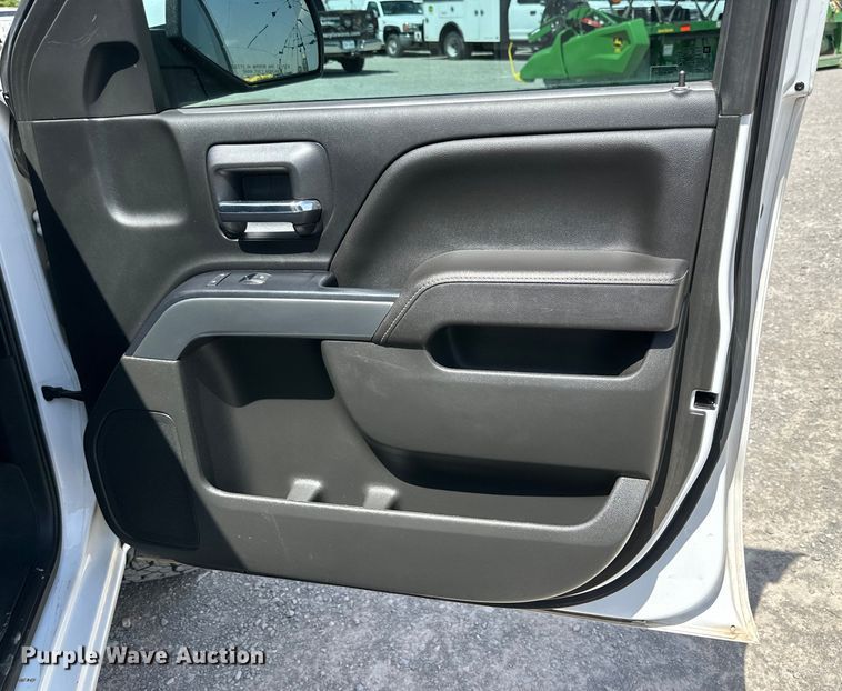 image for item DK6657 2017 Chevrolet Silverado 1500 LT Crew Cab pickup truck