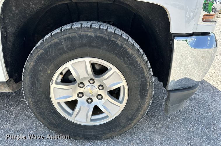 image for item DK6657 2017 Chevrolet Silverado 1500 LT Crew Cab pickup truck