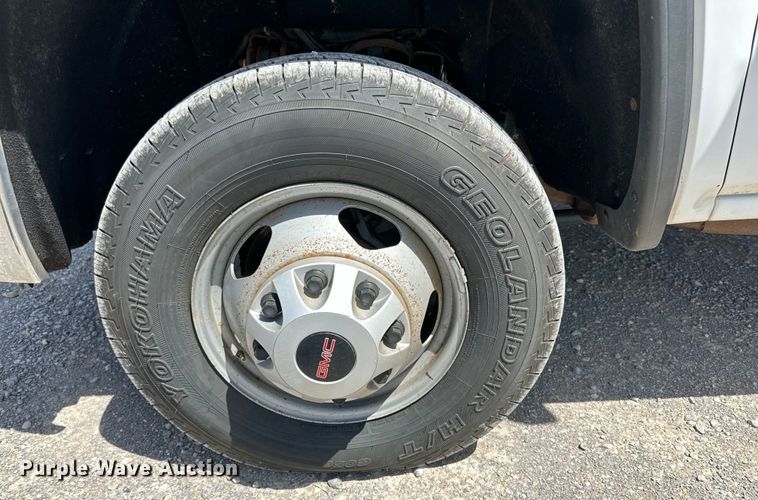 image for item DK6658 2015 GMC Sierra 3500HD utility bed pickup truck