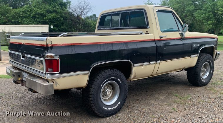 image for item DM7917 1984 GMC Sierra Classic K1500  pickup truck