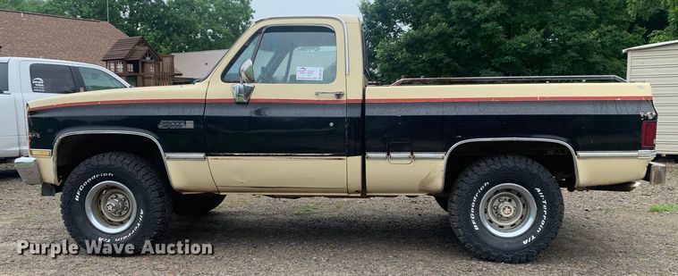image for item DM7917 1984 GMC Sierra Classic K1500  pickup truck