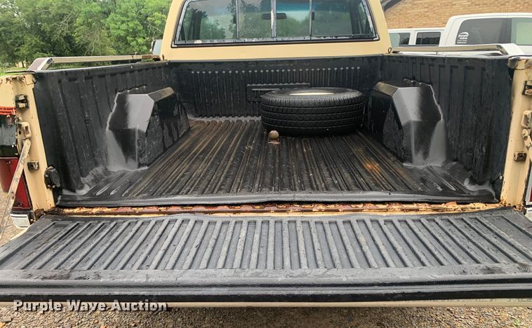 image for item DM7917 1984 GMC Sierra Classic K1500  pickup truck